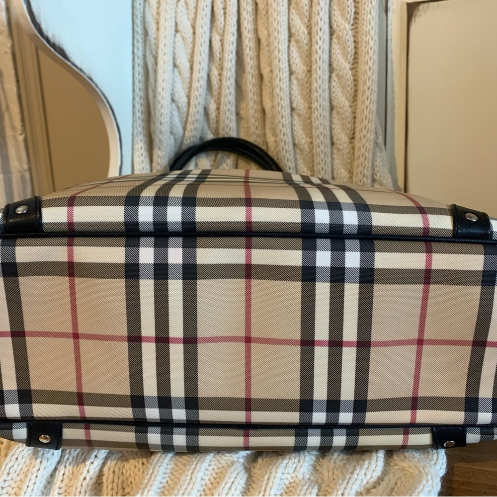 Burberry Beige Checkered Women's - Picture 4 of 15